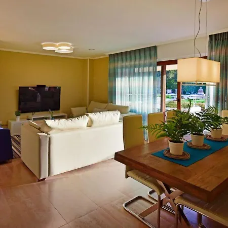 Holiday Chalet En * איסלה דה לה טוחה